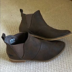 Rocket Dog brown ankle boots - sz 8